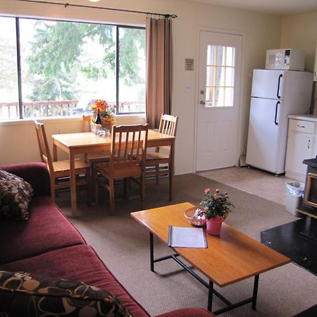 Green Acres Lakeside Resort Salt Spring Island Ganges Exteriör bild