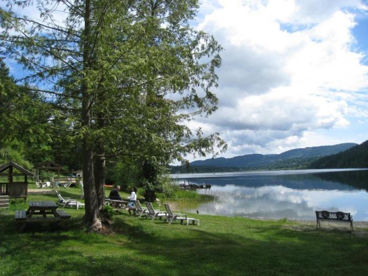 Green Acres Lakeside Resort Salt Spring Island Ganges Exteriör bild