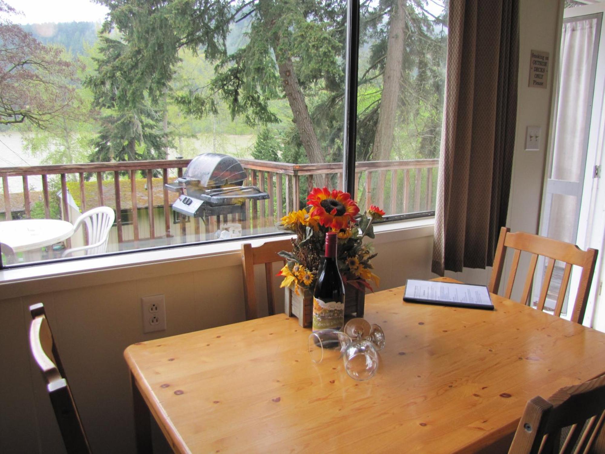 Green Acres Lakeside Resort Salt Spring Island Ganges Exteriör bild