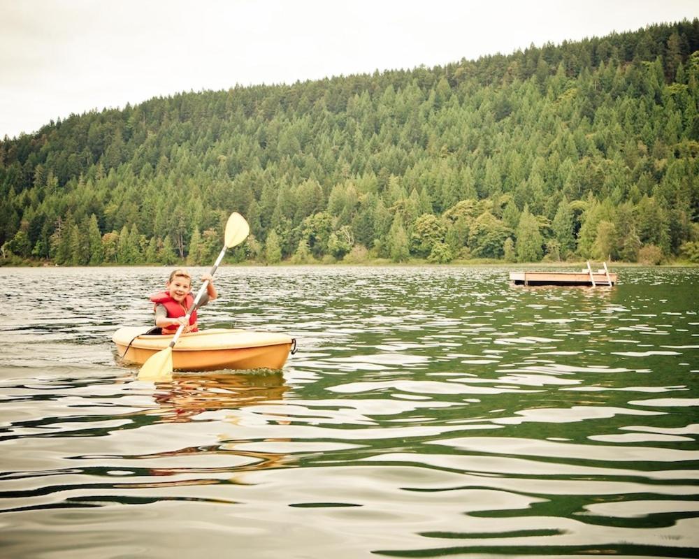 Green Acres Lakeside Resort Salt Spring Island Ganges Exteriör bild